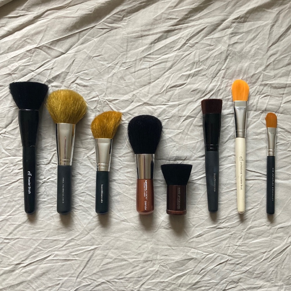 Lot of Complexion Brushes